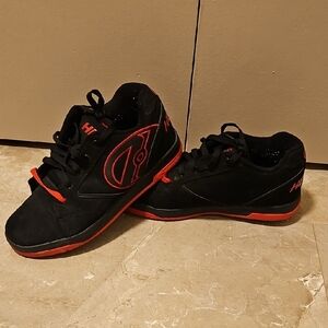 Heelys Men's Black and Red Skate Sneakers